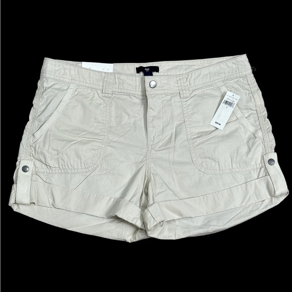 Women’s Gap 6 Small Shorts Chino Khakis Beige Bermuda Rolled Hem Snap Pocket NWT - Picture 3 of 11